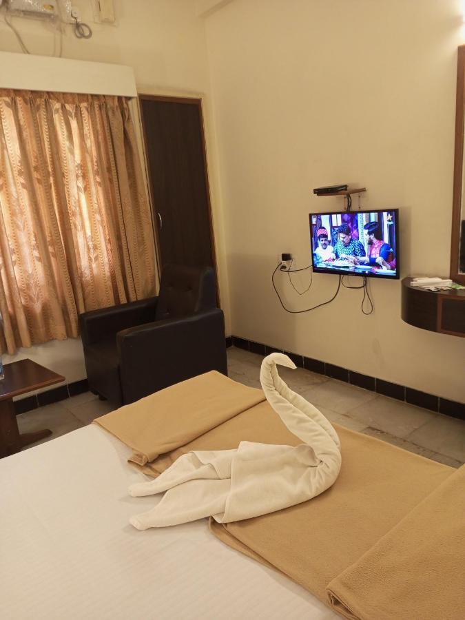 Senthil Residency Hotel ดินดิกุล ภายนอก รูปภาพ