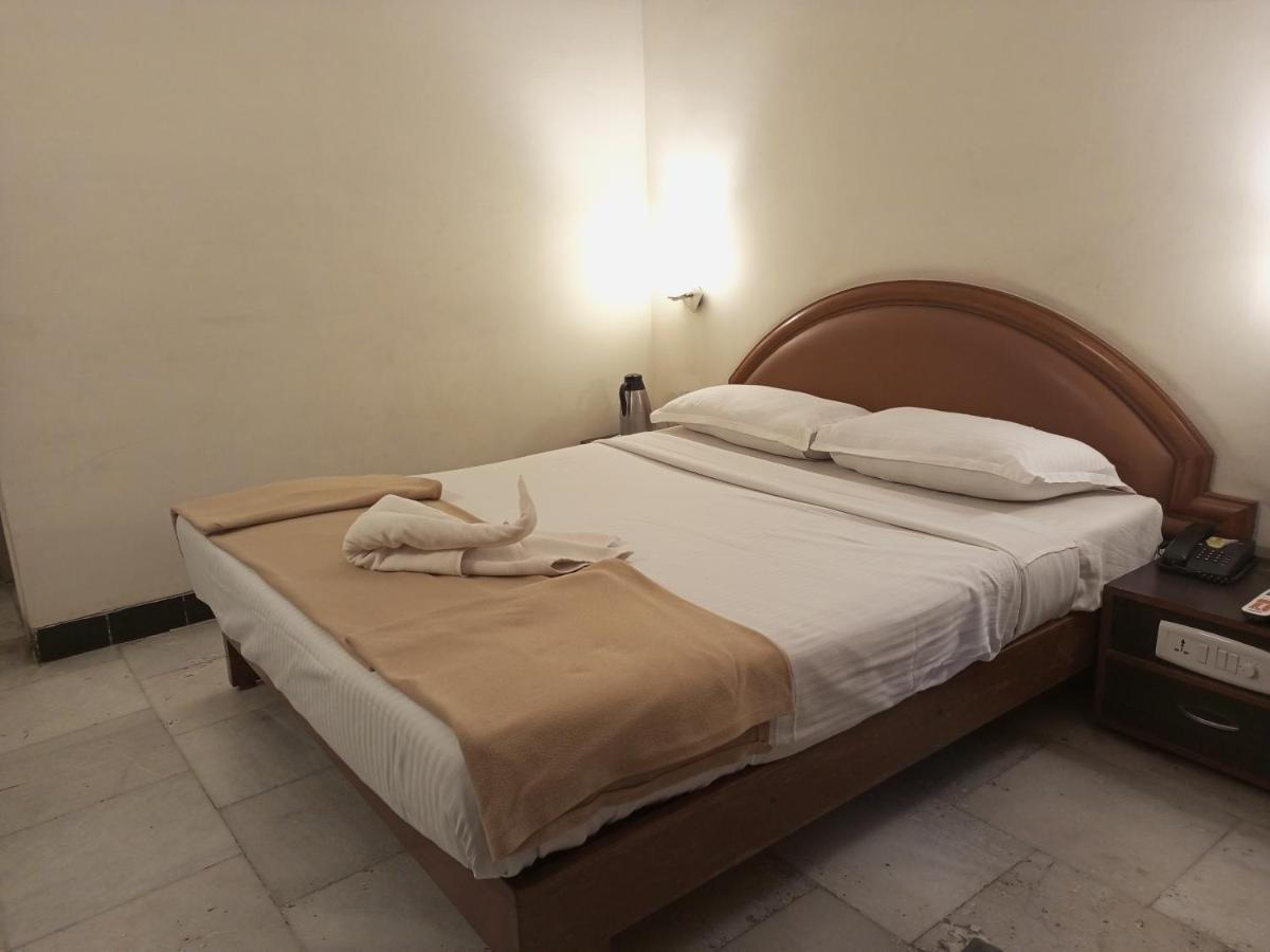 Senthil Residency Hotel ดินดิกุล ภายนอก รูปภาพ