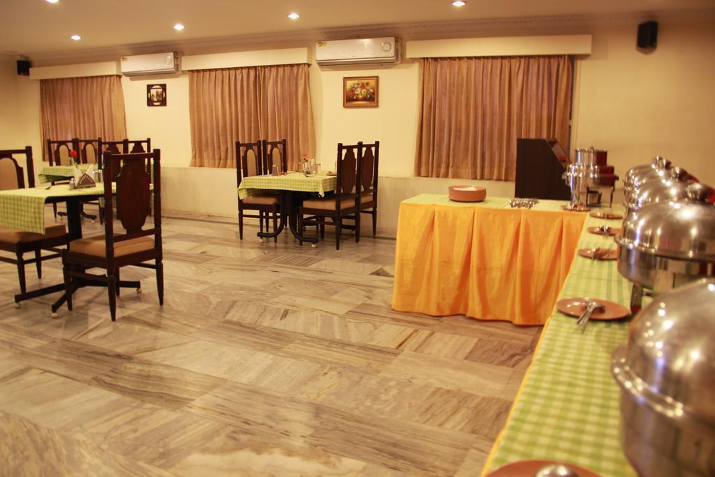 Senthil Residency Hotel ดินดิกุล ภายนอก รูปภาพ