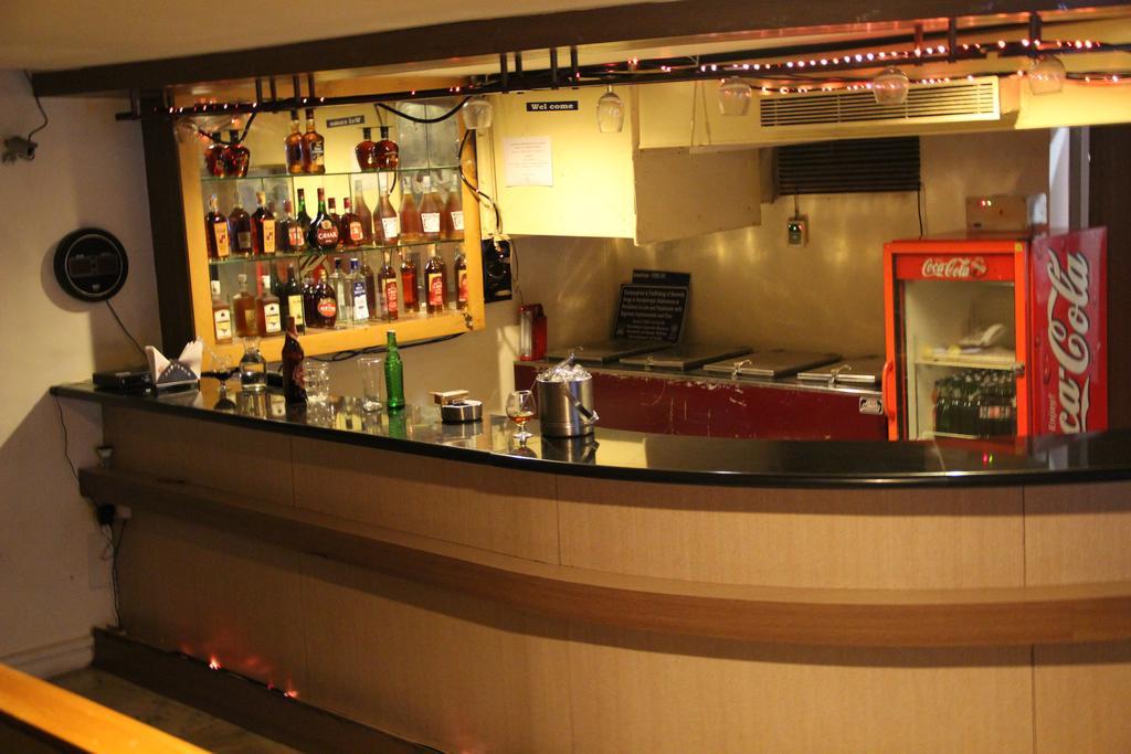 Senthil Residency Hotel ดินดิกุล ภายนอก รูปภาพ