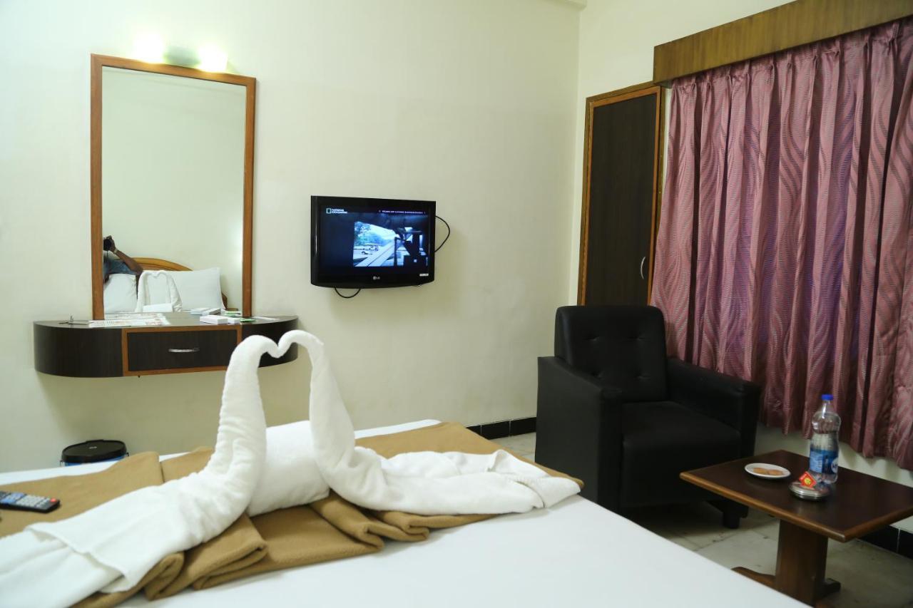 Senthil Residency Hotel ดินดิกุล ภายนอก รูปภาพ